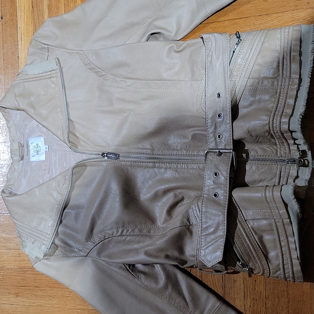 Leather jacket women size L, like new, made in Argentina